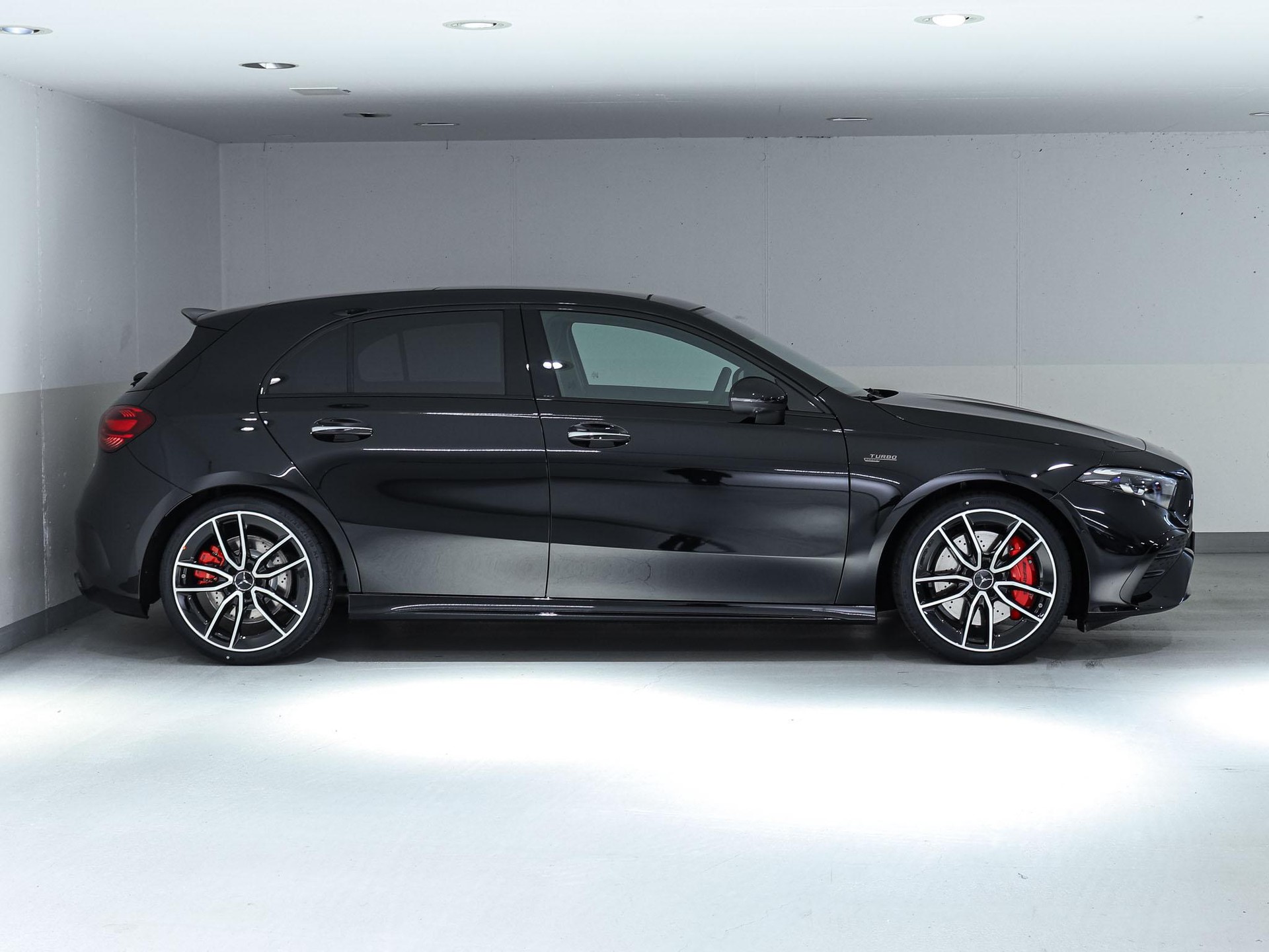 MERCEDES-BENZ A 35 AMG 4MATIC-image-1
