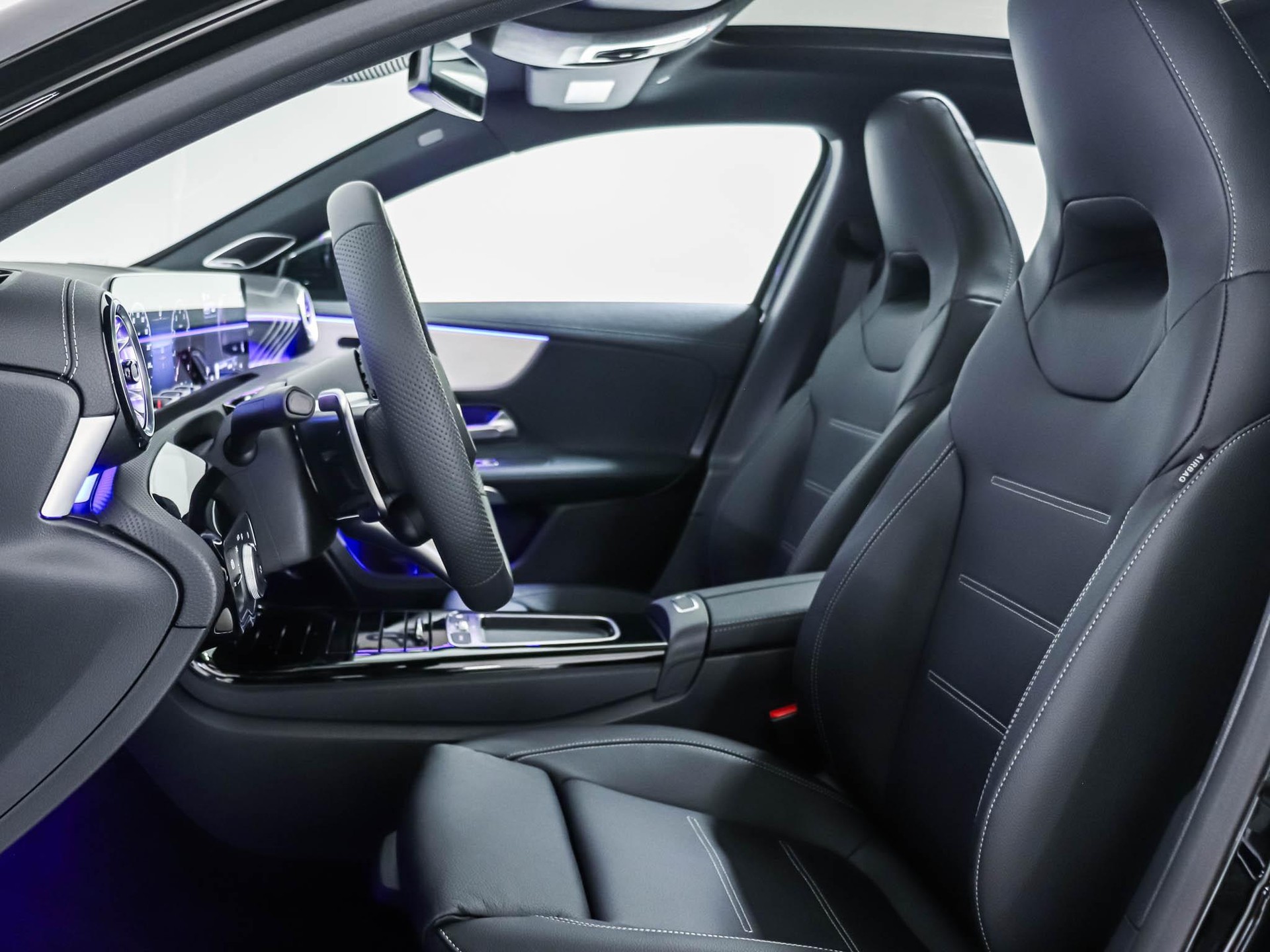 MERCEDES-BENZ A 35 AMG 4MATIC-image-6