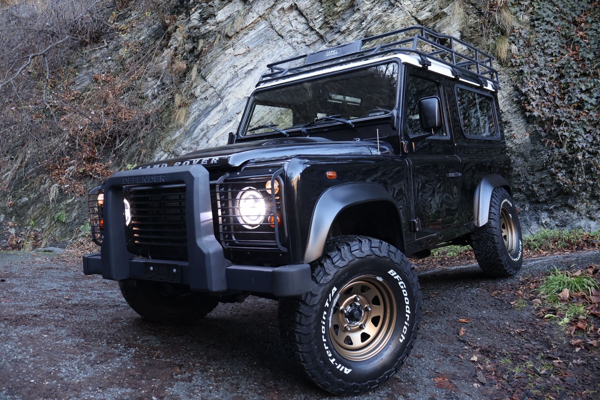 LAND ROVER DEFENDER 2.4 Tdi-image-1