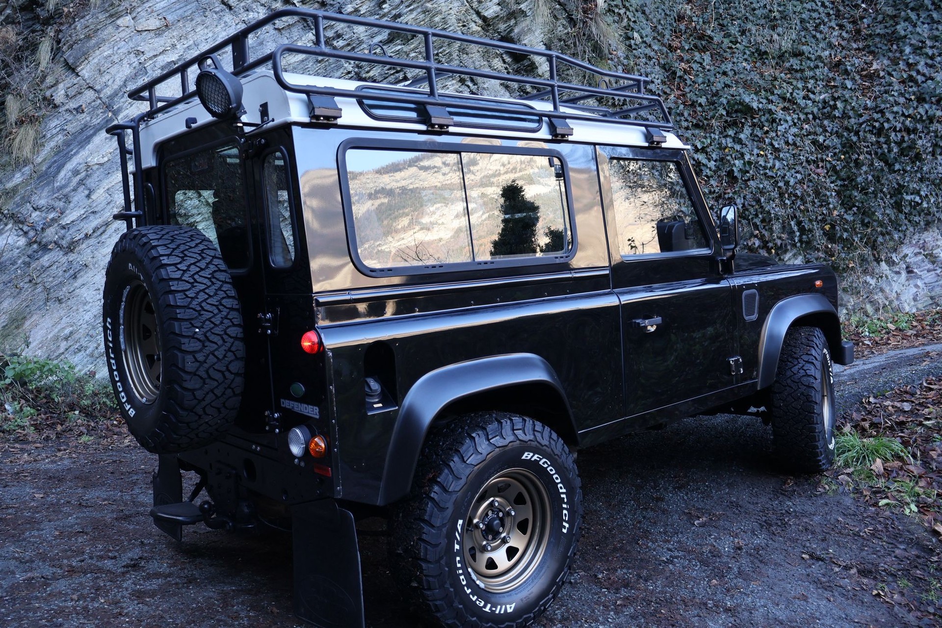 LAND ROVER DEFENDER 2.4 Tdi-image-8