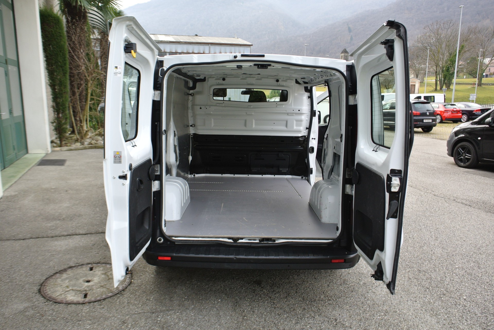 RENAULT Trafic 2.0 Energy dCi 120 3.0t Business L1H1-image-23