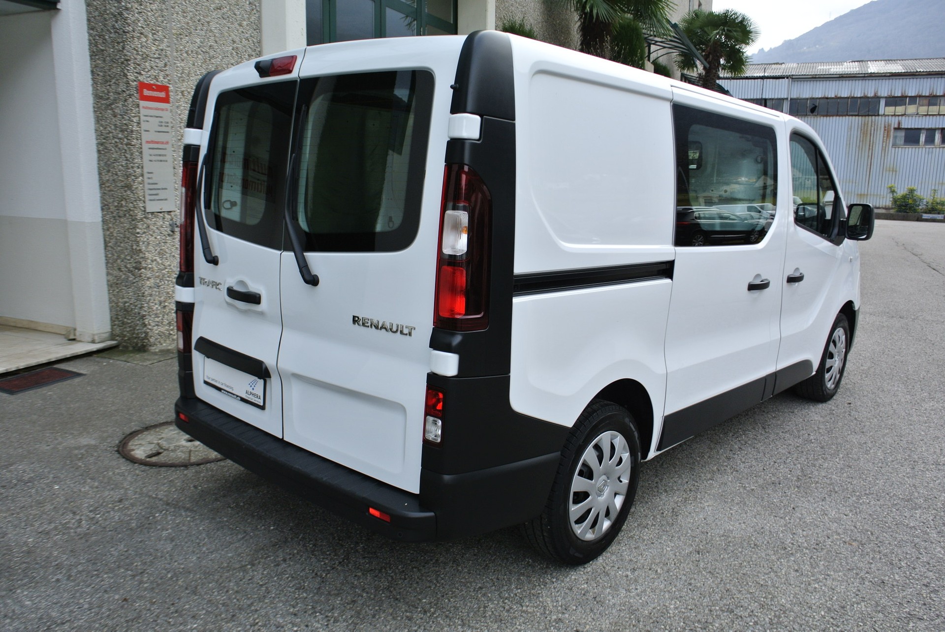 RENAULT Trafic 2.0 Energy dCi 120 3.0t Business L1H1-image-8
