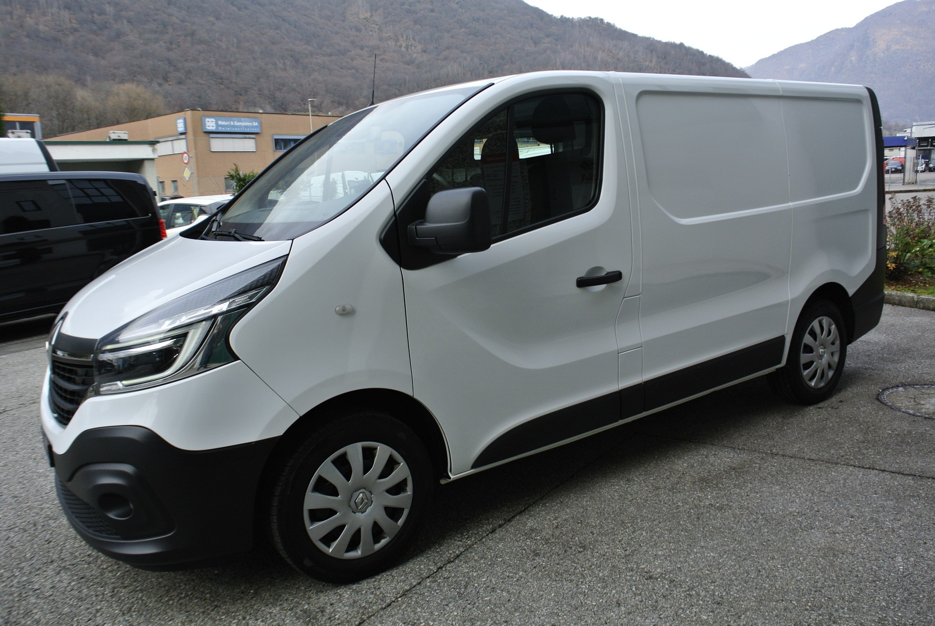 RENAULT Trafic 2.0 Energy dCi 120 3.0t Business L1H1-showroom-element-1