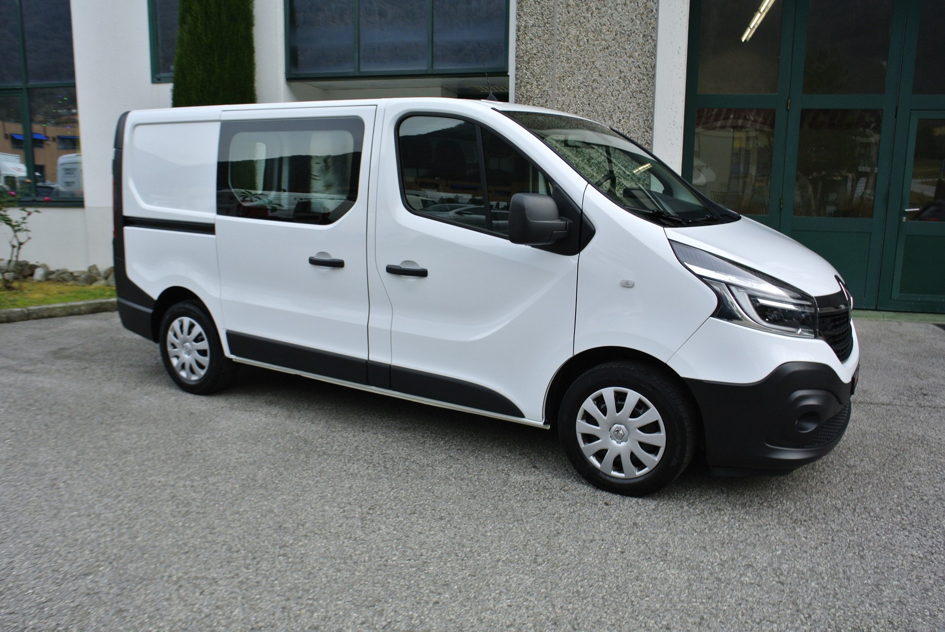 RENAULT Trafic 2.0 Energy dCi 120 3.0t Business L1H1-image-5