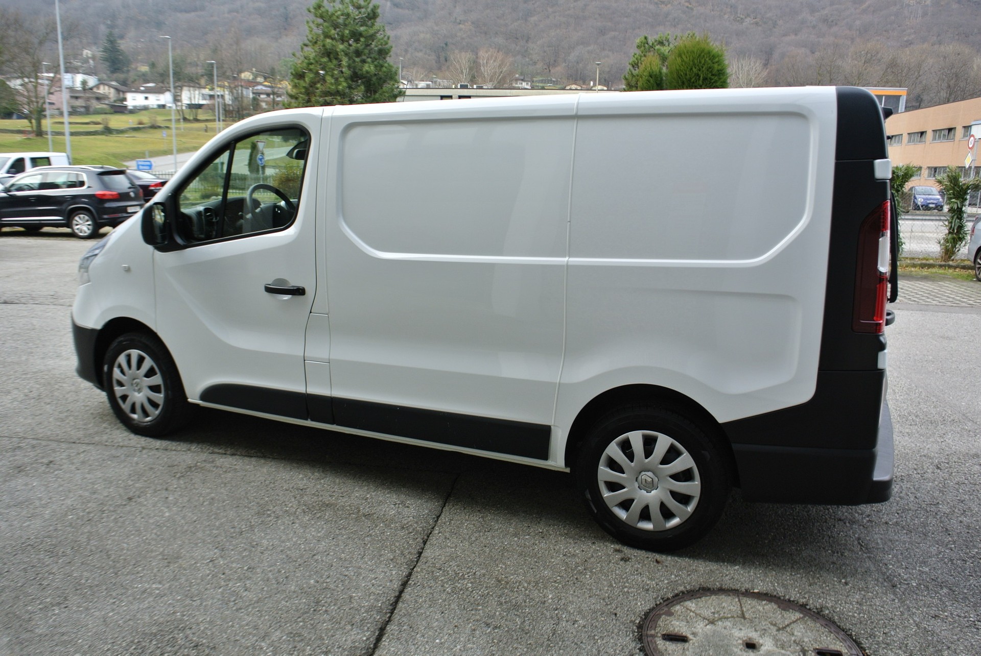 RENAULT Trafic 2.0 Energy dCi 120 3.0t Business L1H1-image-12