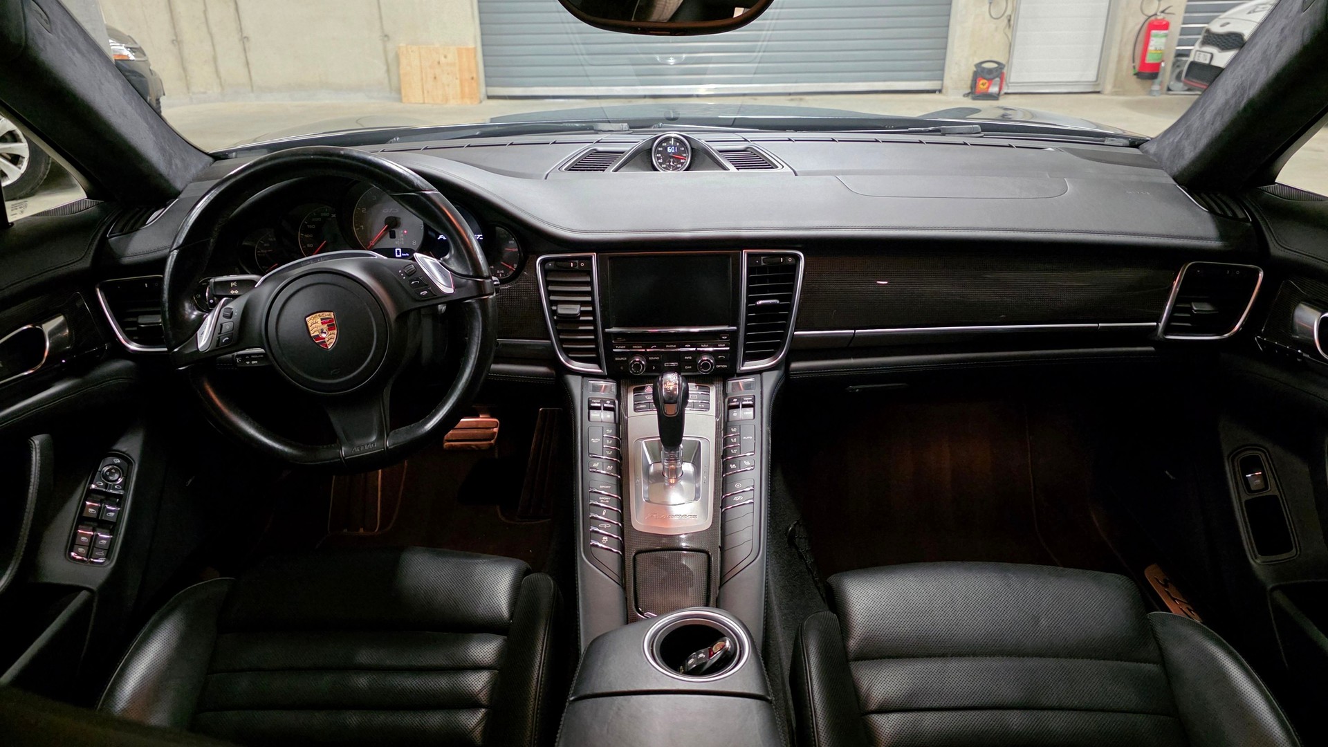 PORSCHE Panamera GTS 4.8 PDK-image-8