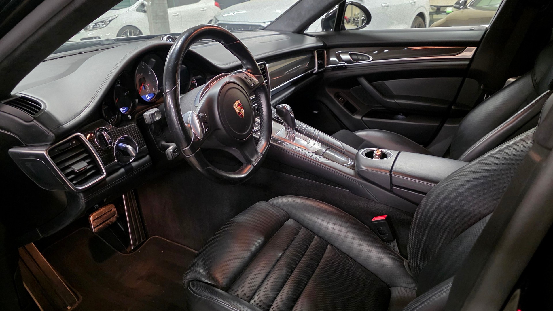 PORSCHE Panamera GTS 4.8 PDK-image-6