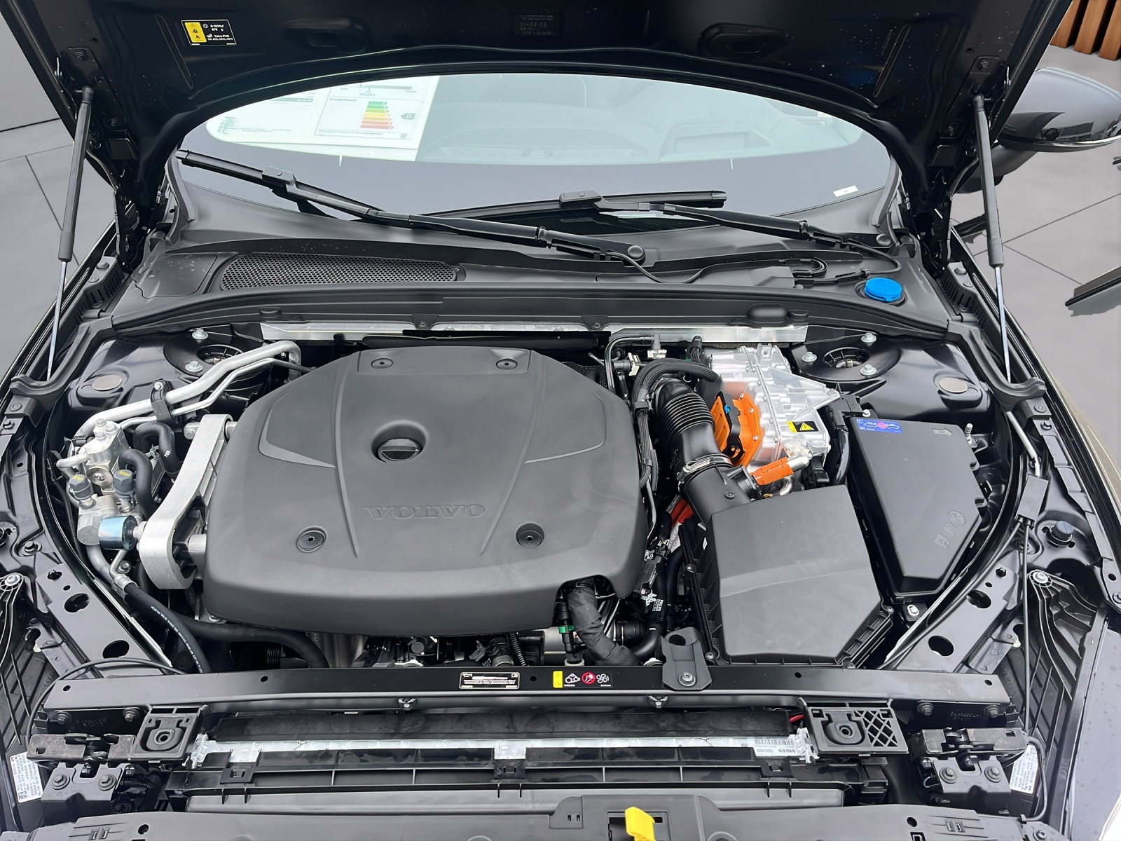 VOLVO V60 2.0 T6 TE Ultra Dark eAWD-image-19