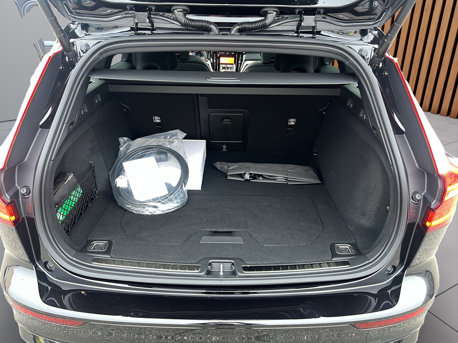 VOLVO V60 2.0 T6 TE Ultra Dark eAWD-image-18
