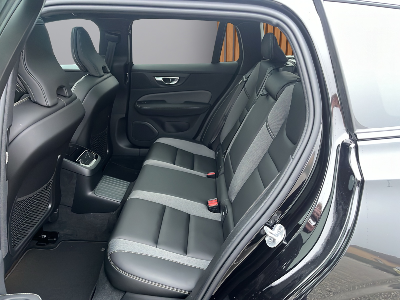 VOLVO V60 2.0 T6 TE Ultra Dark eAWD-image-9