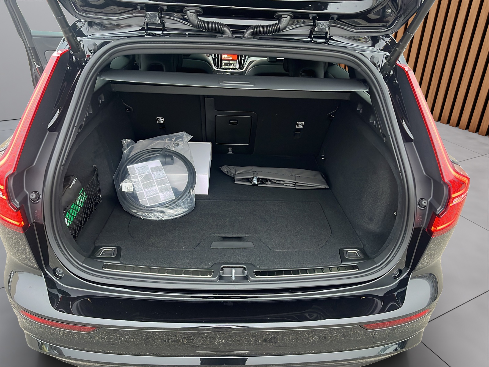 VOLVO V60 2.0 T6 TE Ultra Dark eAWD-image-17