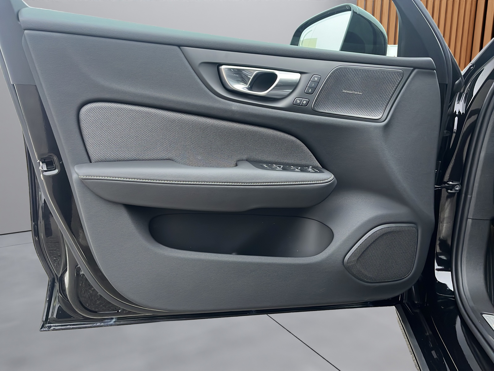 VOLVO V60 2.0 T6 TE Ultra Dark eAWD-image-13