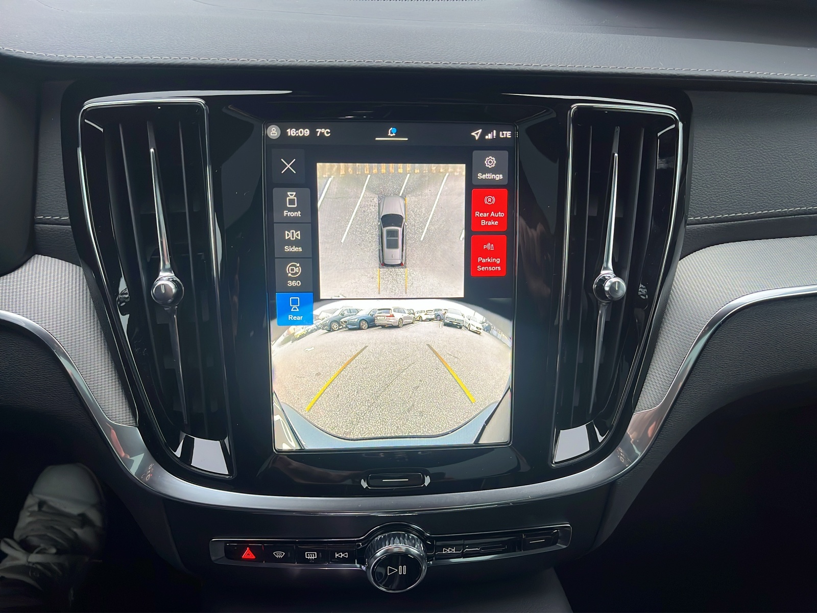 VOLVO V60 2.0 T6 TE Ultra Dark eAWD-image-12
