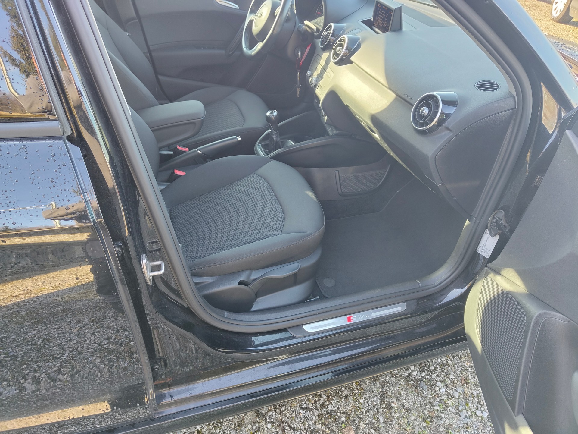 AUDI A1 Sportback 1.2 TFSI Attraction-image-5