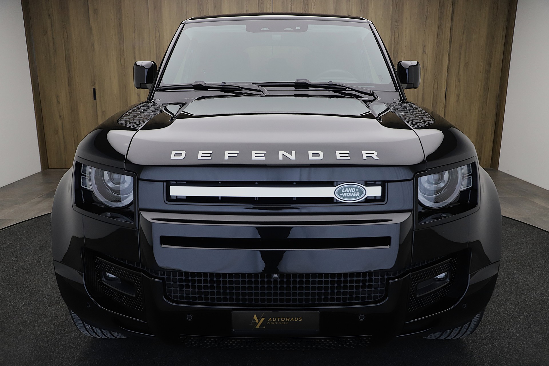 LAND ROVER Defender 110 P400e Si4 PHEV X-Dynamic HSE AT8-image-1