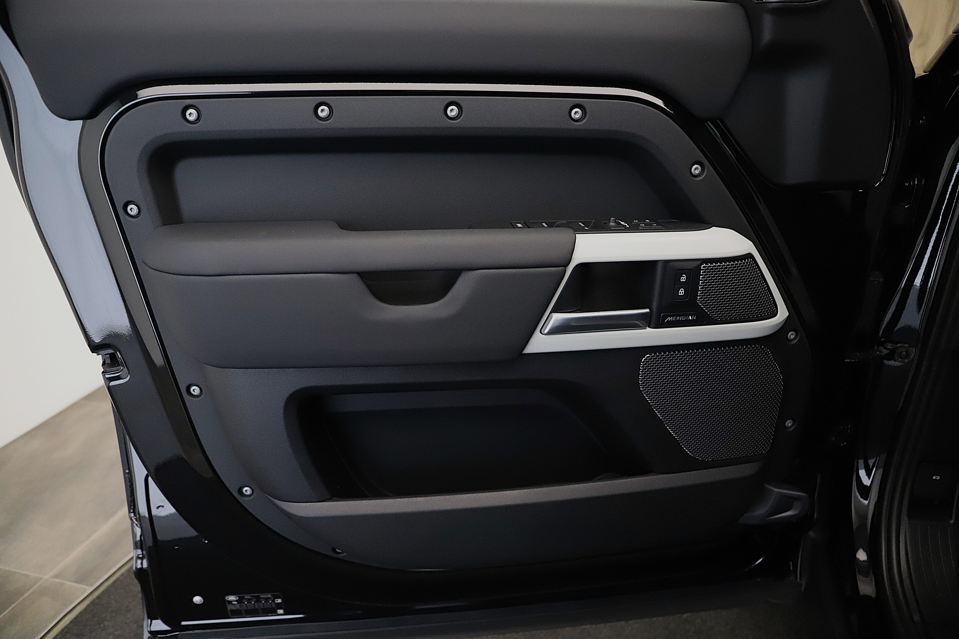 LAND ROVER Defender 110 P400e Si4 PHEV X-Dynamic HSE AT8-image-7