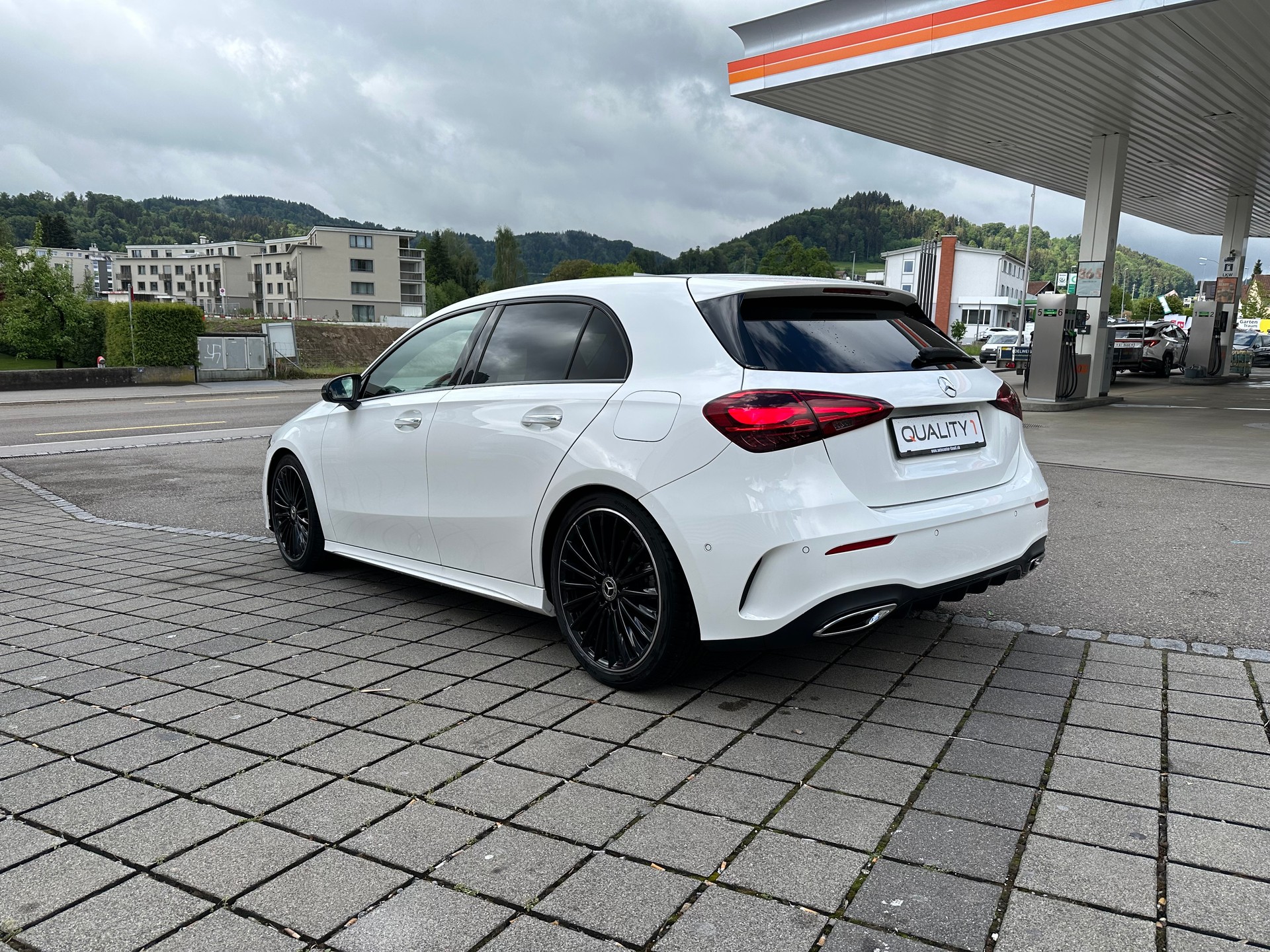MERCEDES-BENZ A 220 4Matic 8G-DCT-image-3