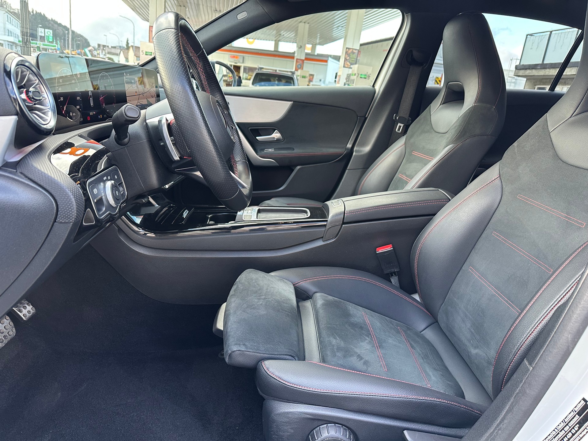 MERCEDES-BENZ A 220 4Matic 8G-DCT-image-5
