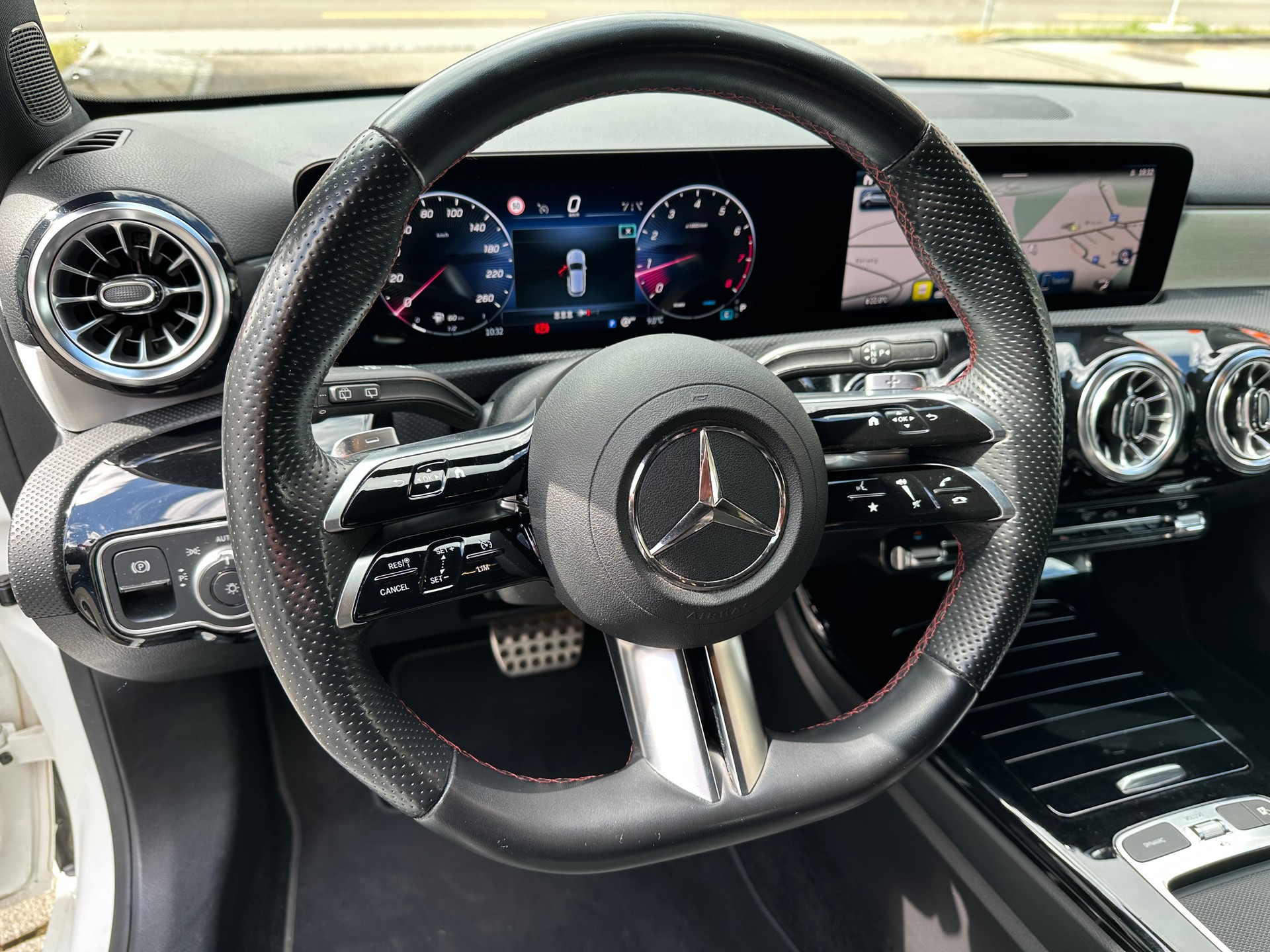 MERCEDES-BENZ A 220 4Matic 8G-DCT-image-11
