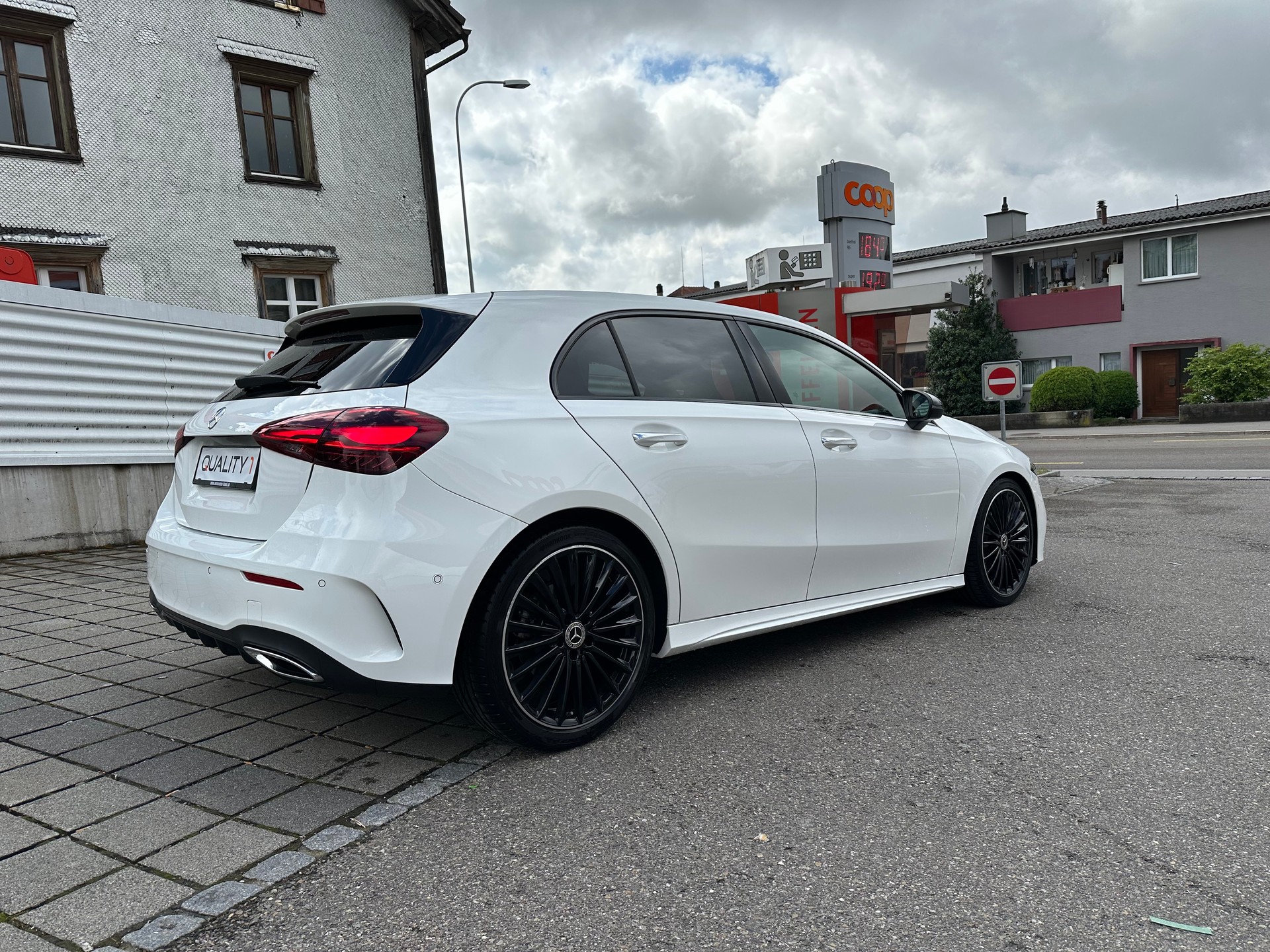 MERCEDES-BENZ A 220 4Matic 8G-DCT-image-2