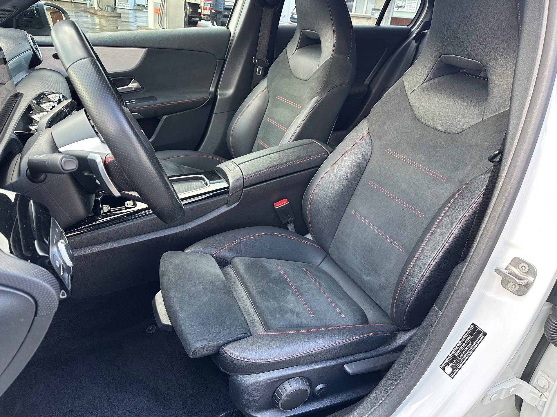 MERCEDES-BENZ A 220 4Matic 8G-DCT-image-6