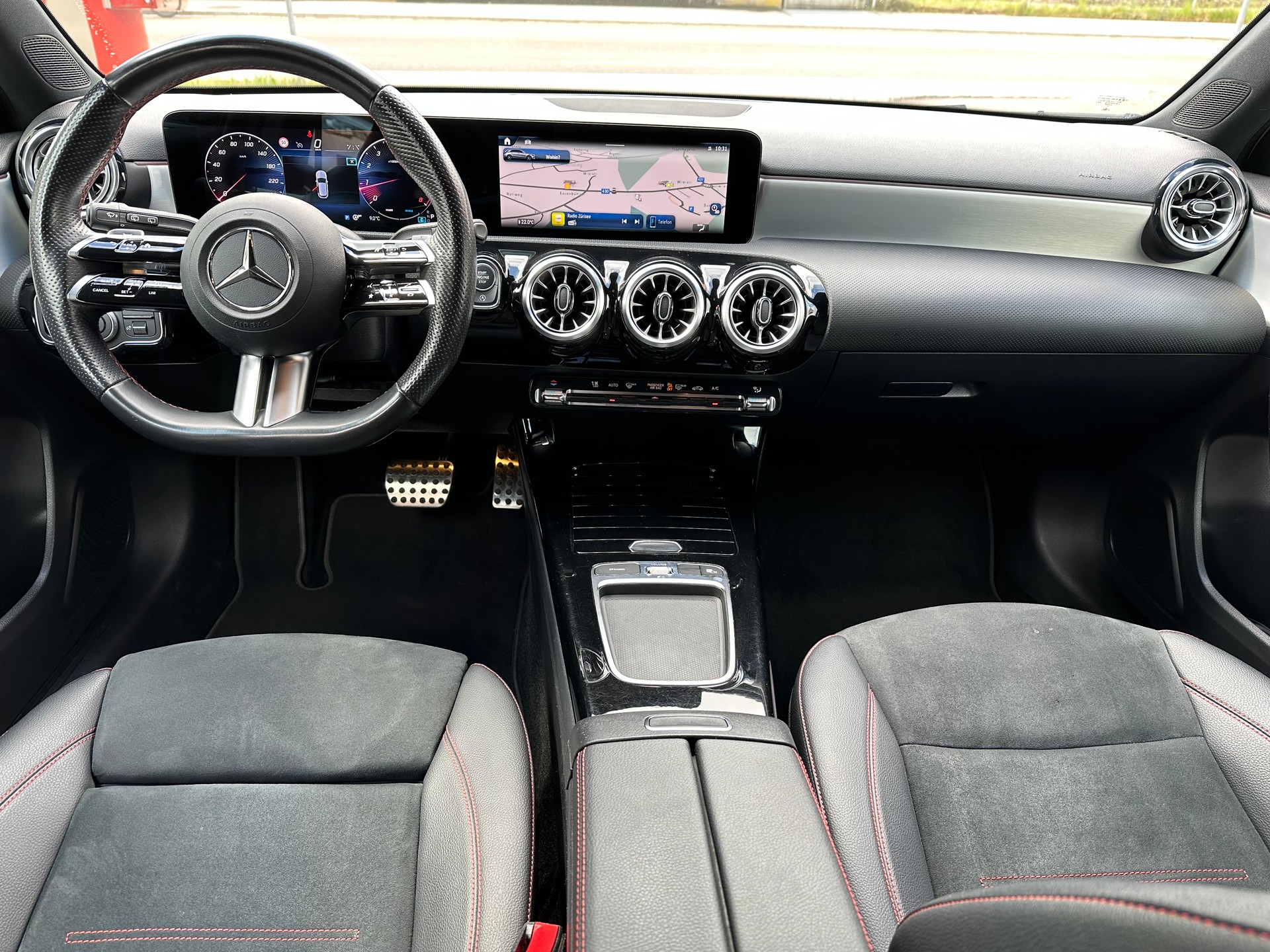 MERCEDES-BENZ A 220 4Matic 8G-DCT-image-4