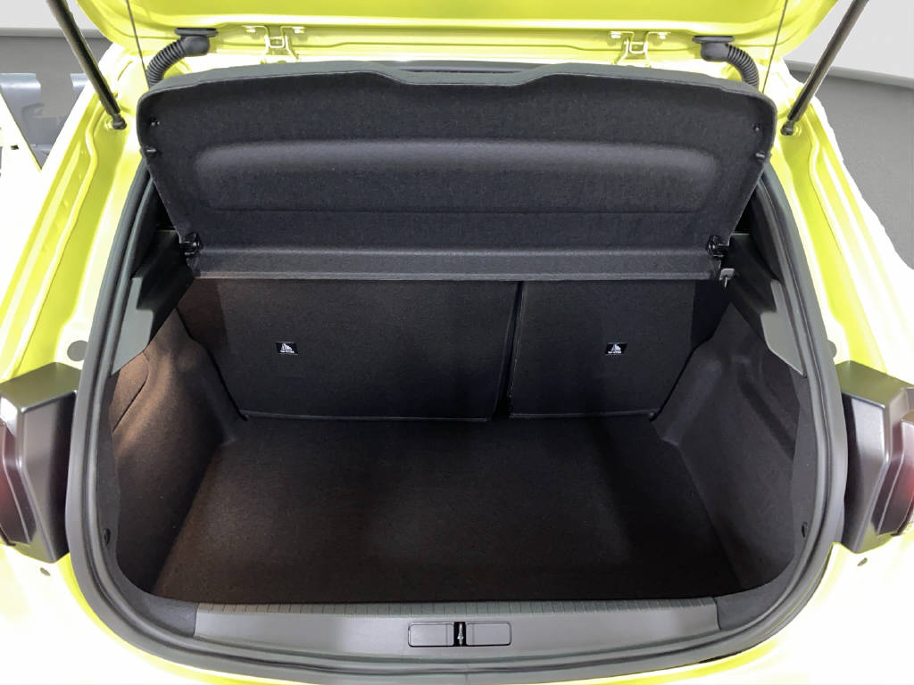 PEUGEOT 208 e-Allure-image-13