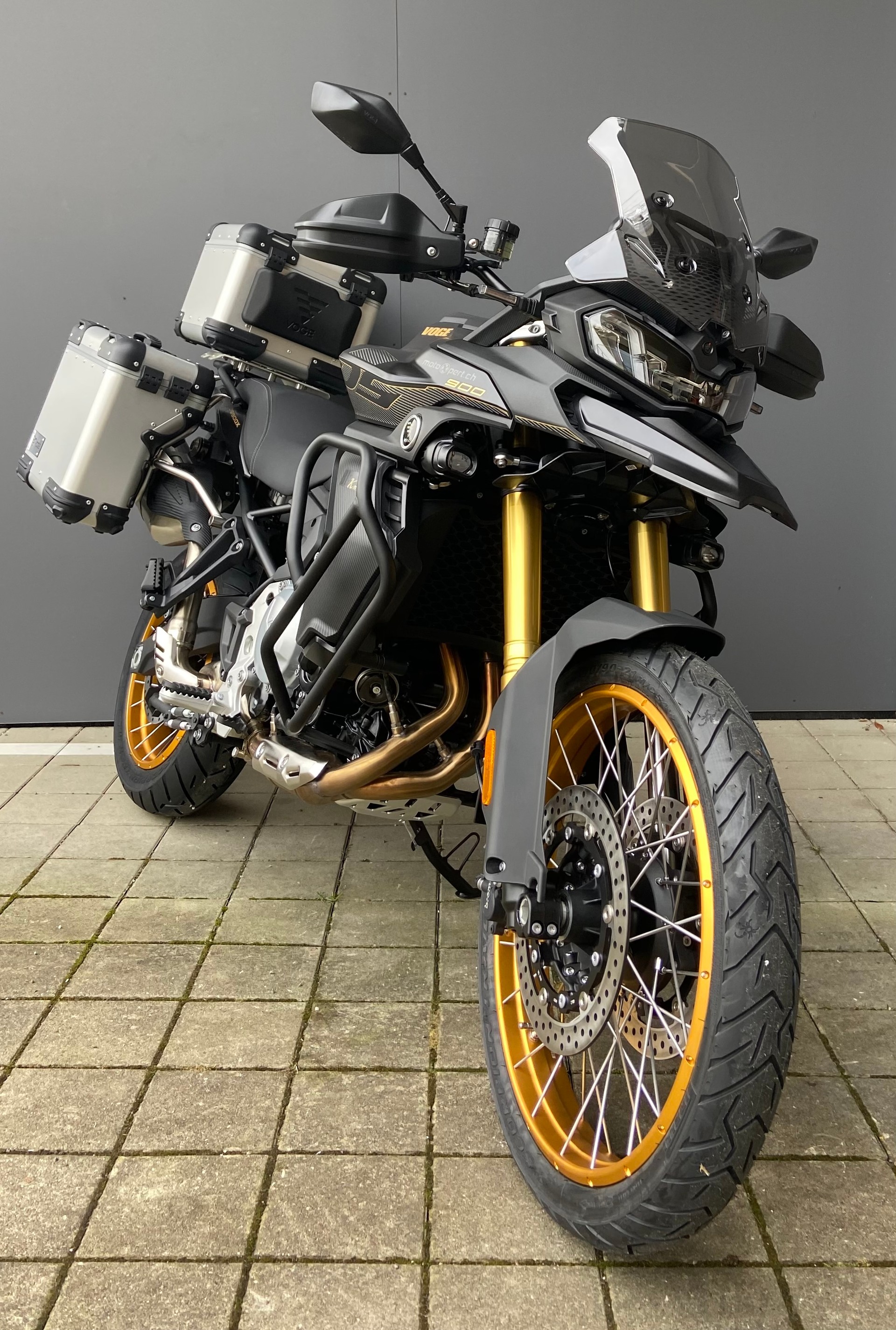 VOGE 900 DSX-showroom-element-3