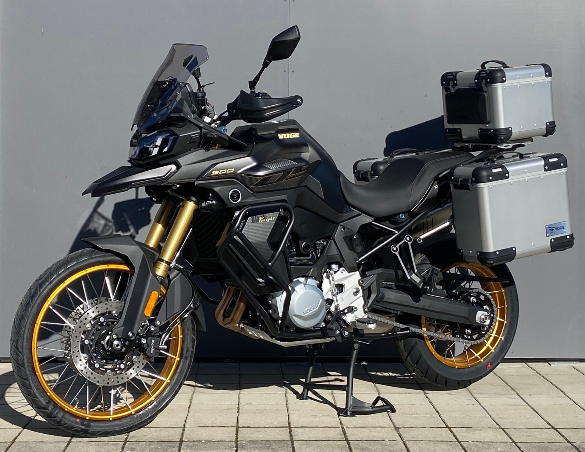 VOGE 900 DSX-showroom-element-2