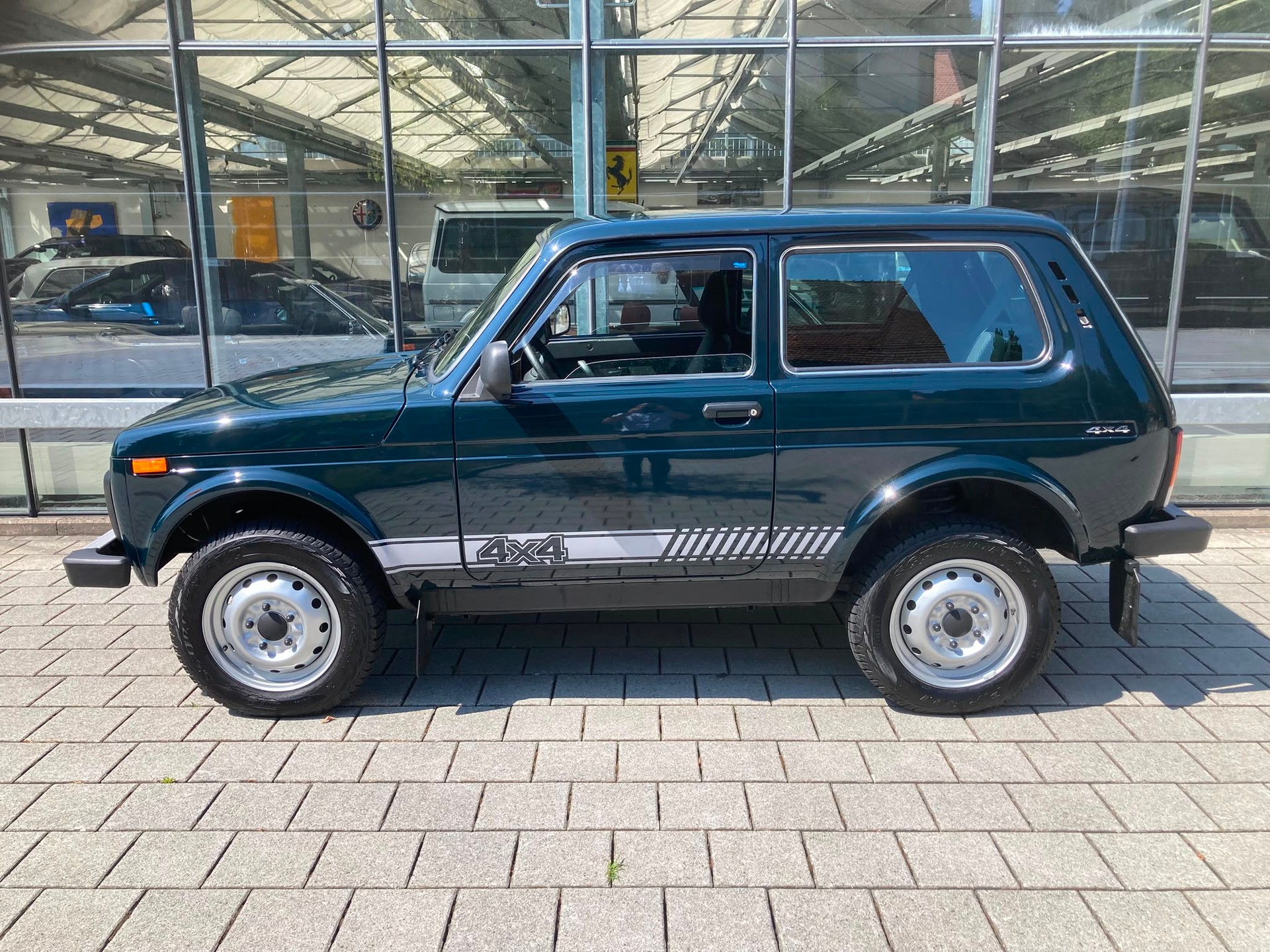 LADA Niva M Classic 4x4 1.7i-showroom-element-2
