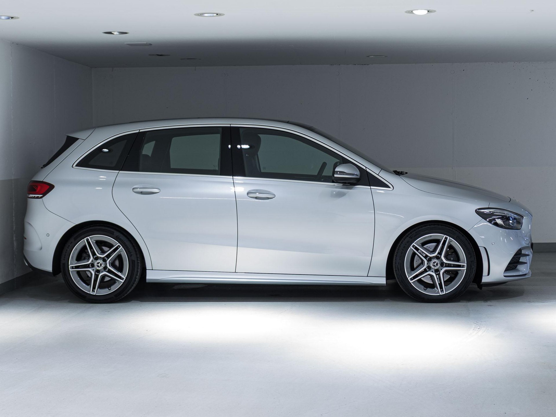 MERCEDES-BENZ B 220 4MATIC-image-1