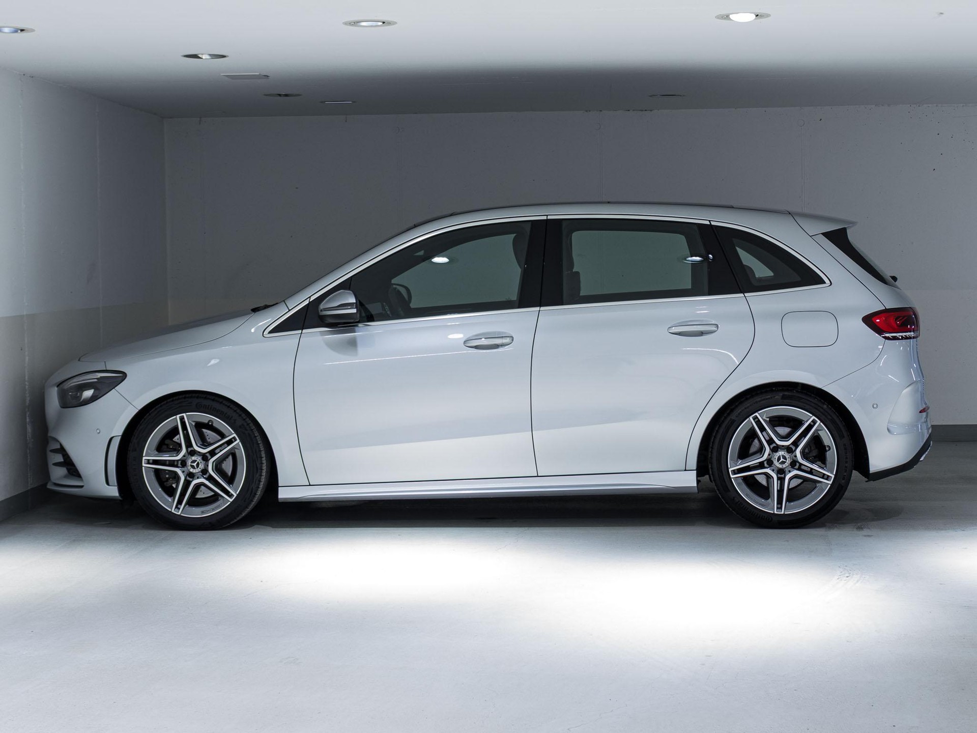 MERCEDES-BENZ B 220 4MATIC-image-4