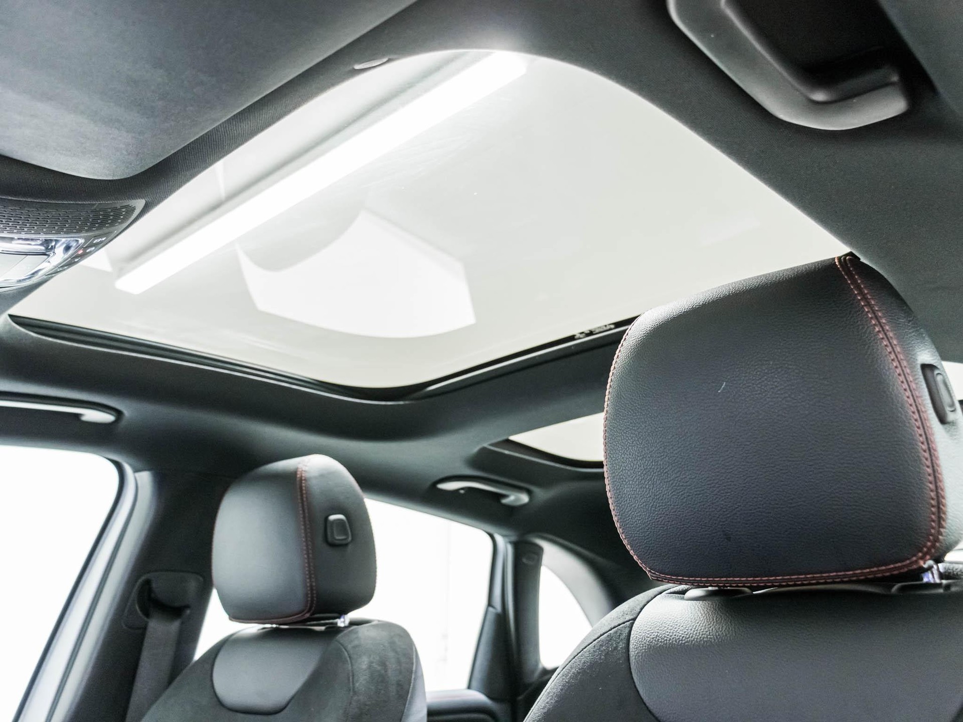 MERCEDES-BENZ B 220 4MATIC-image-8