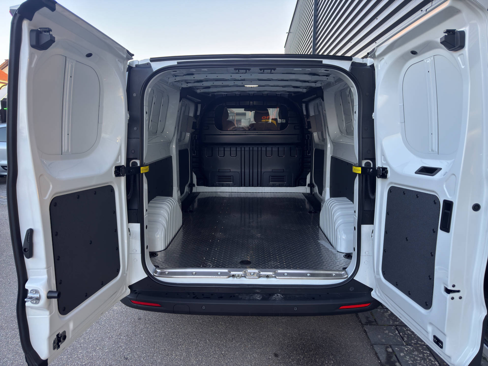 MAXUS Deliver 7 Kaw. L2H1 2.0 TD Base-image-6