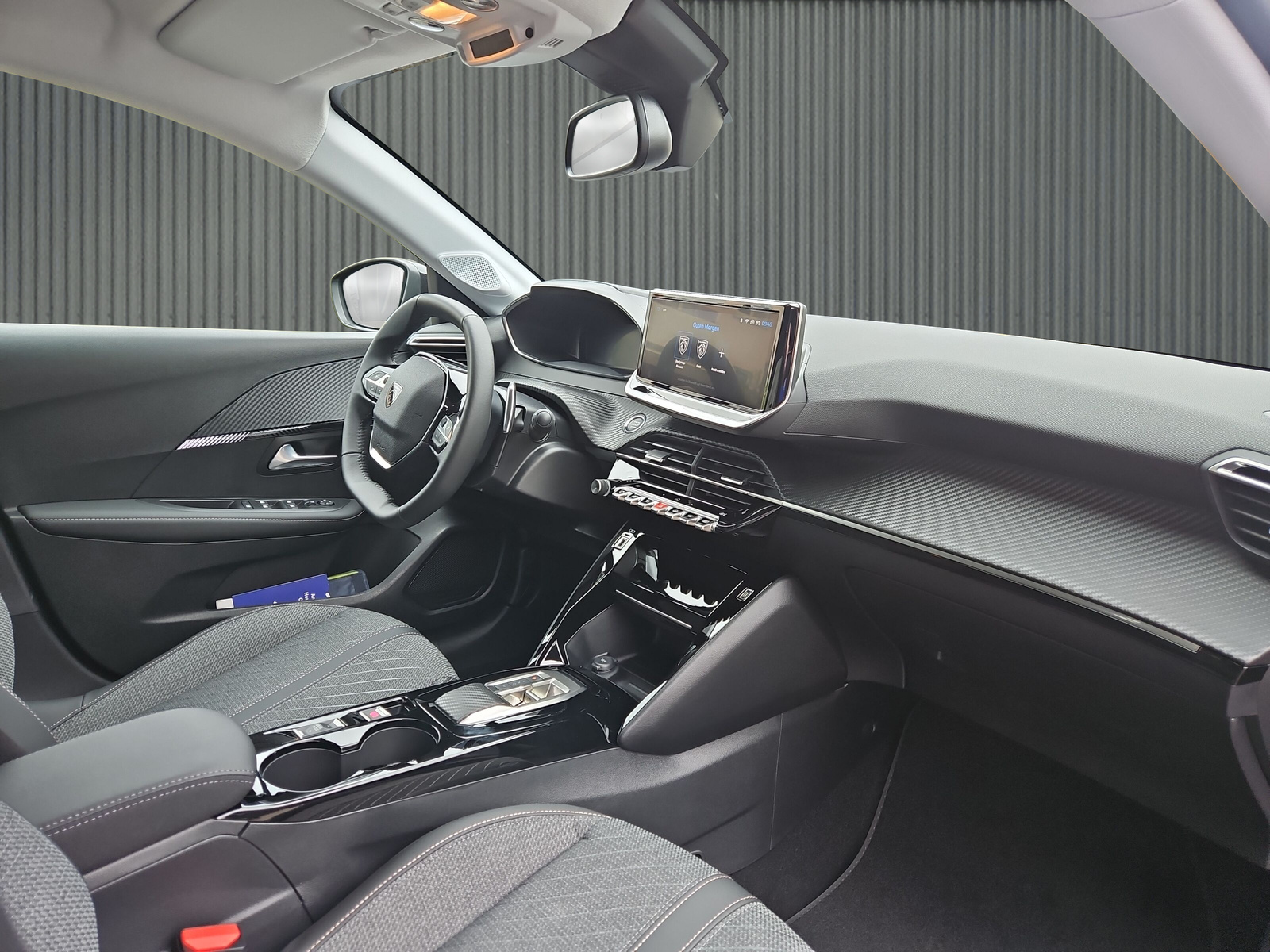 PEUGEOT 208 1.2 Hybrid Allure Premium-image-12