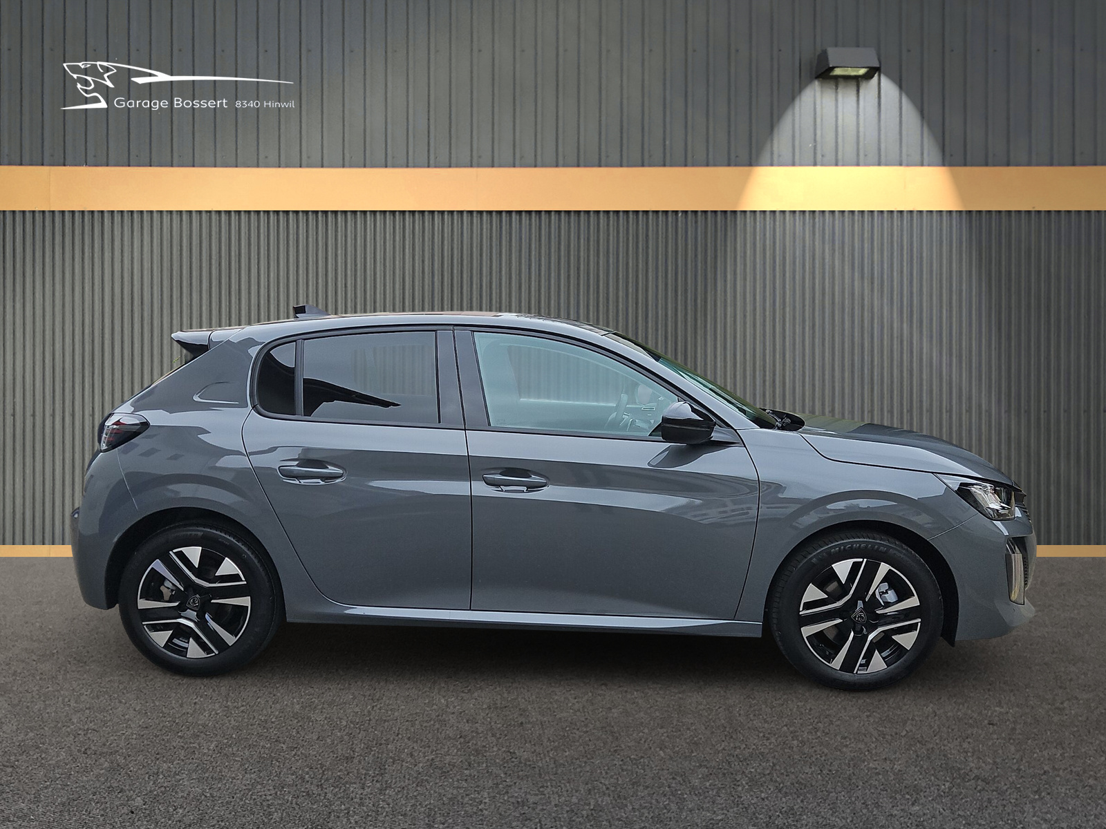 PEUGEOT 208 1.2 Hybrid Allure Premium-image-3