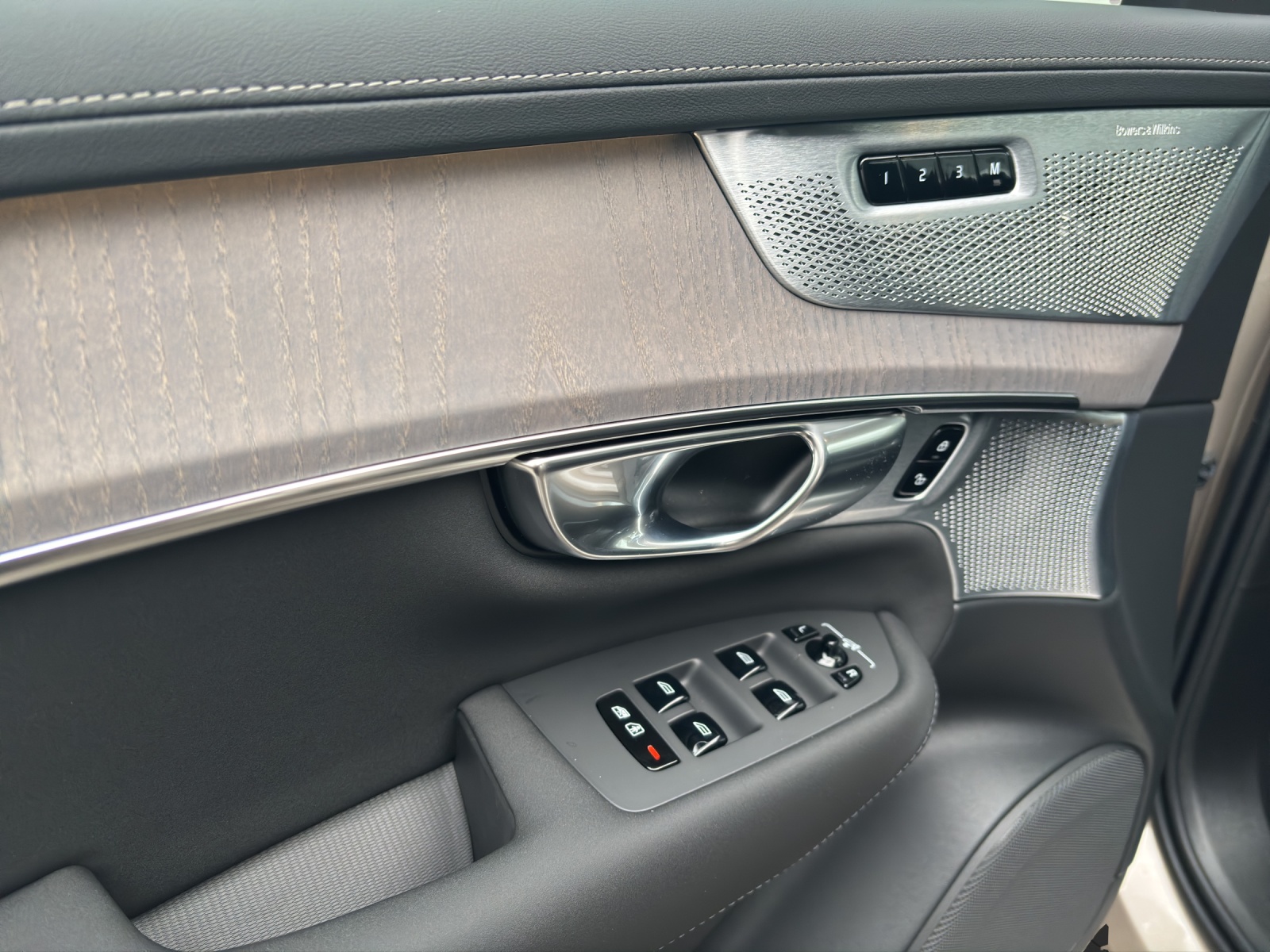 VOLVO XC90 2.0 T8 TE XCLUSIVE Edition Dark eAWD-image-6