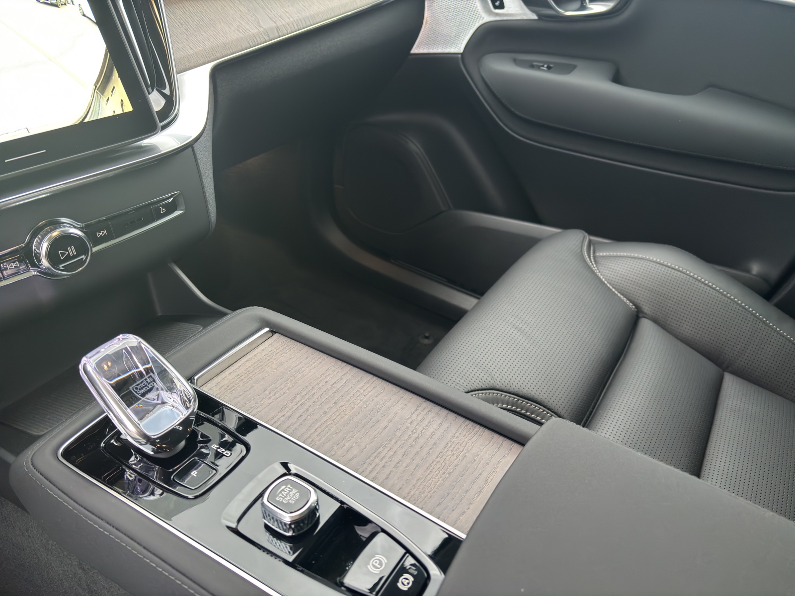 VOLVO XC90 2.0 T8 TE XCLUSIVE Edition Dark eAWD-image-7
