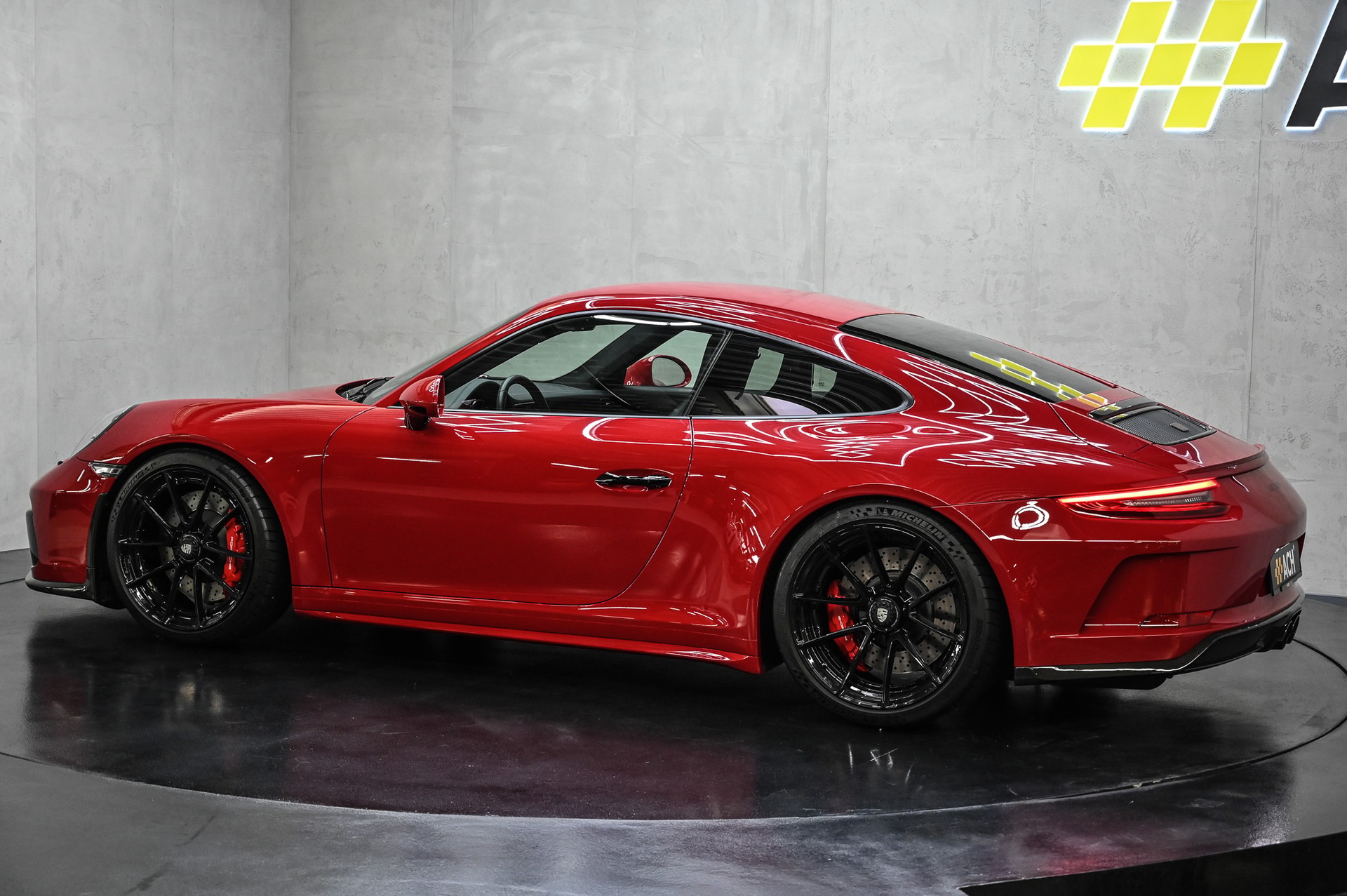 PORSCHE 911 GT3 Touring-image-5