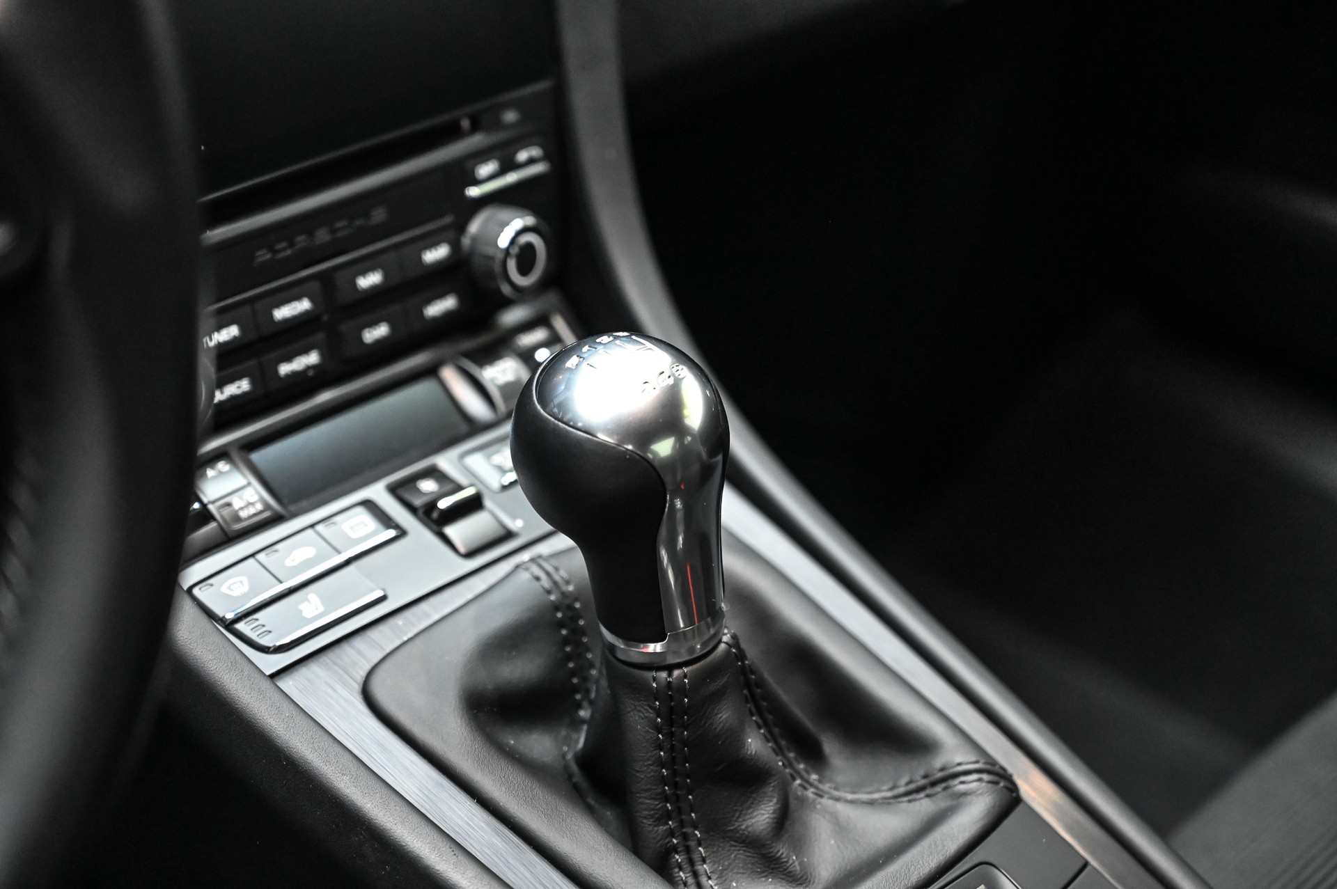 PORSCHE 911 GT3 Touring-image-35