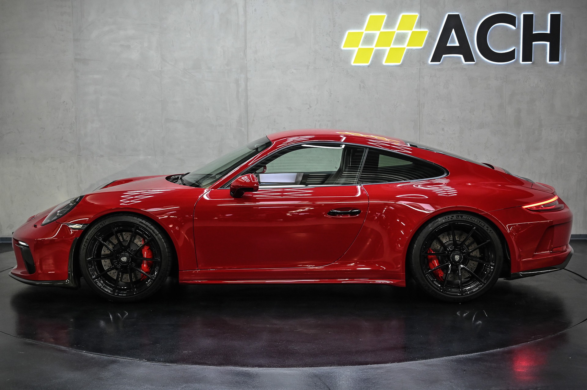 PORSCHE 911 GT3 Touring-image-4