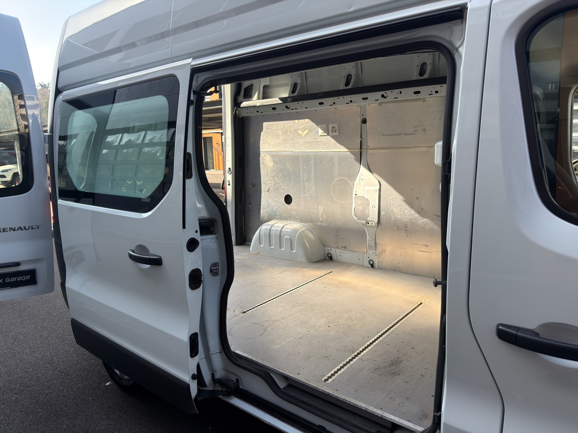 RENAULT Trafic 2.0 ENERGY dCi145 3.0t Business L2H2-image-15