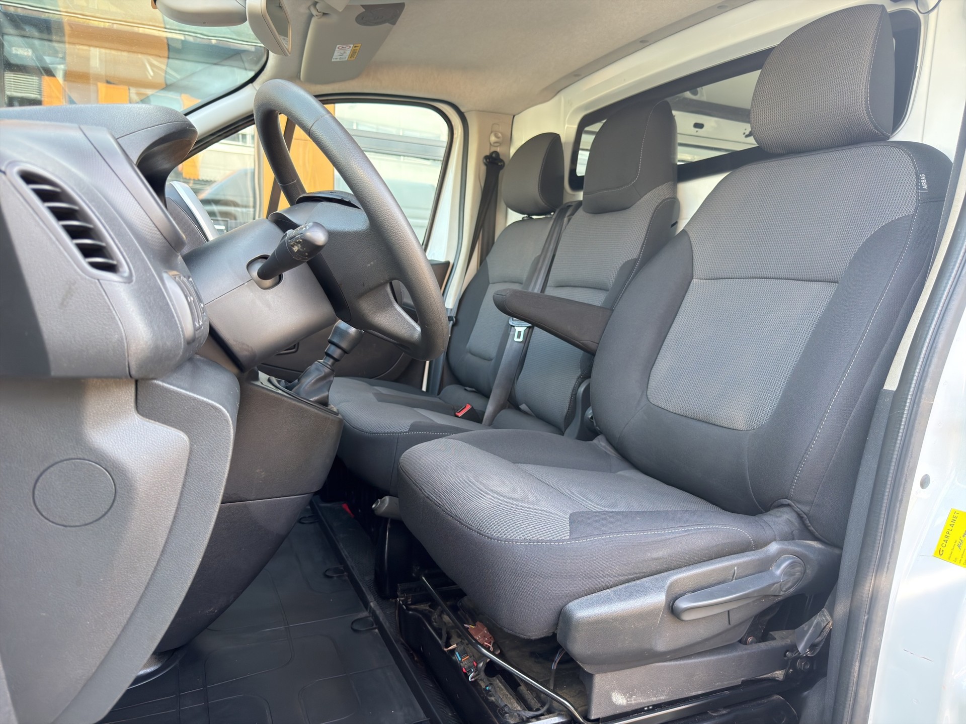 RENAULT Trafic 2.0 ENERGY dCi145 3.0t Business L2H2-image-9