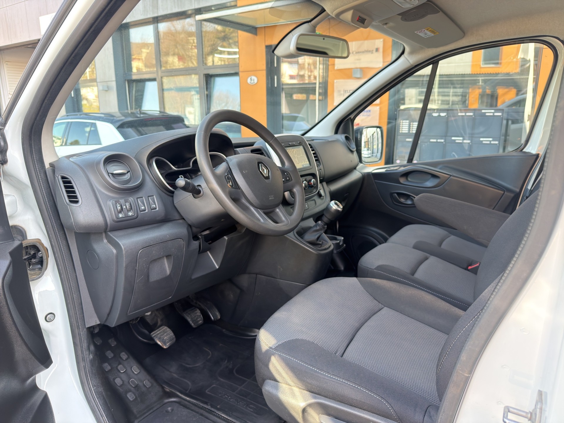 RENAULT Trafic 2.0 ENERGY dCi145 3.0t Business L2H2-image-8
