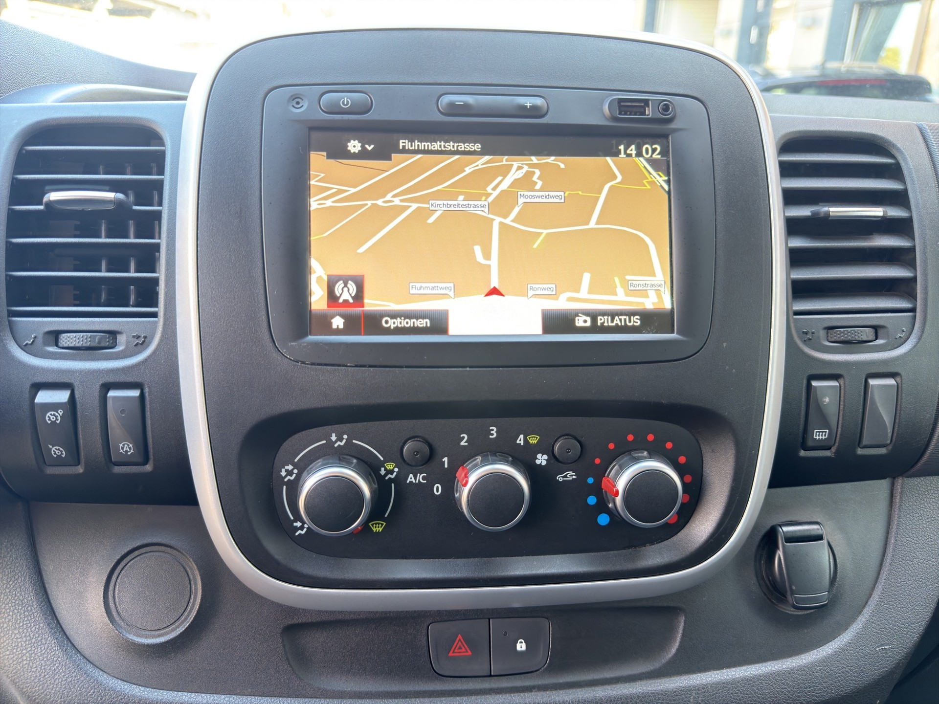 RENAULT Trafic 2.0 ENERGY dCi145 3.0t Business L2H2-image-11