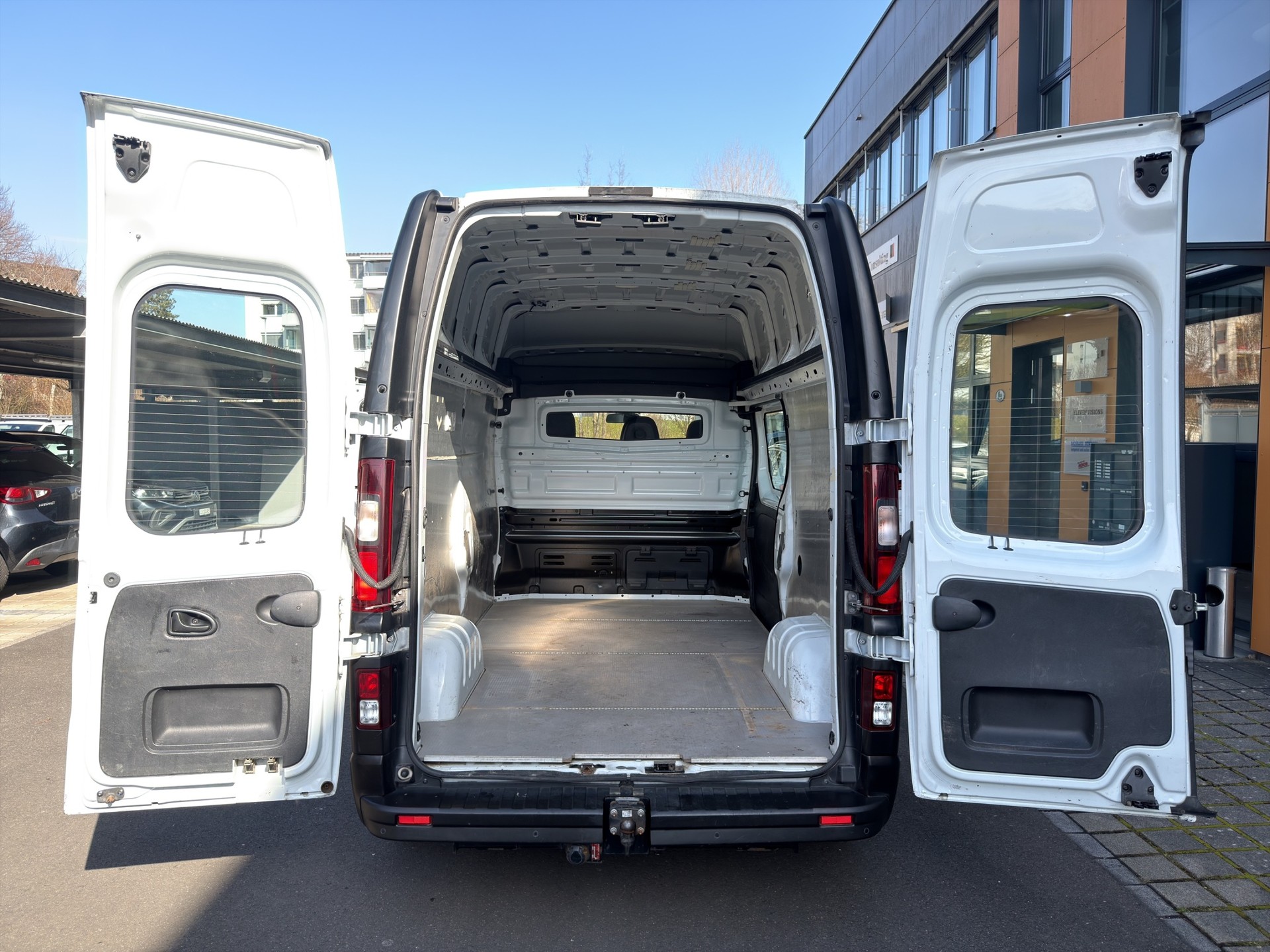 RENAULT Trafic 2.0 ENERGY dCi145 3.0t Business L2H2-image-16