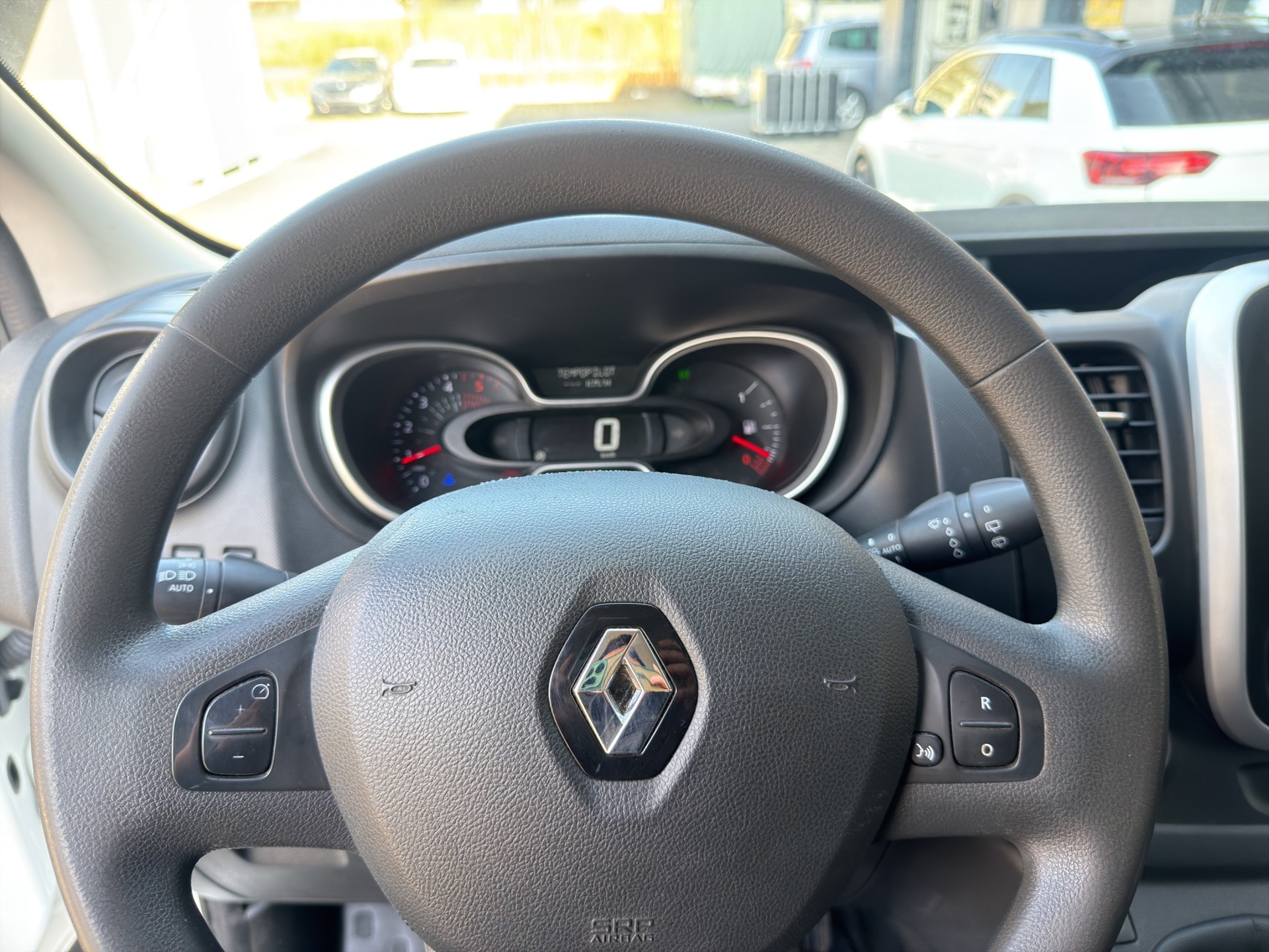 RENAULT Trafic 2.0 ENERGY dCi145 3.0t Business L2H2-image-10