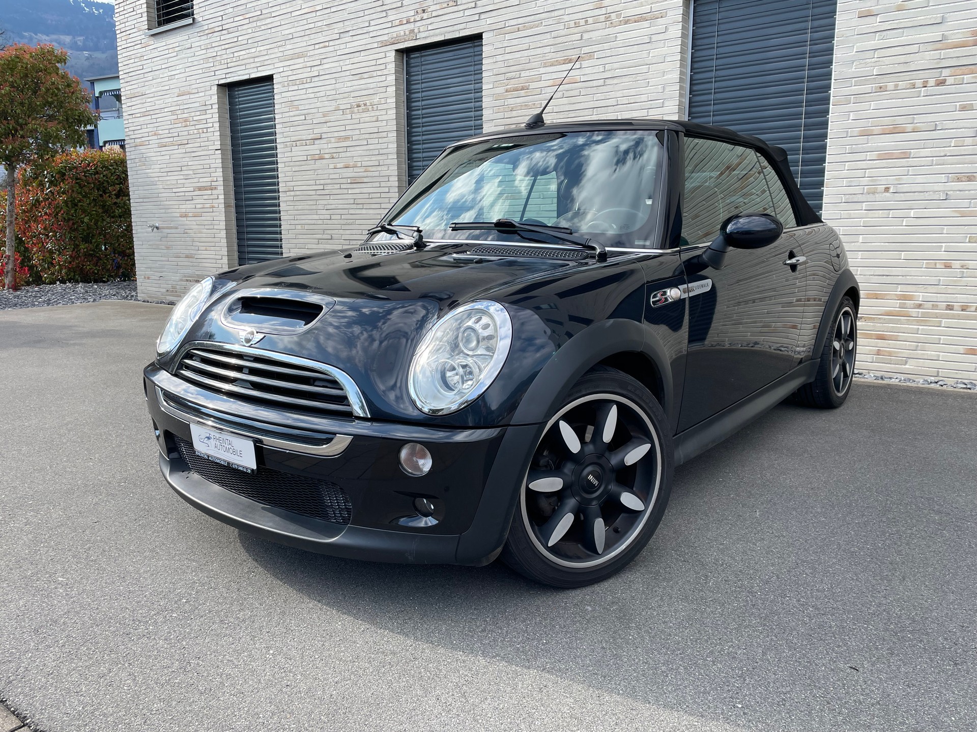 MINI Cooper S Cabriolet-image-0