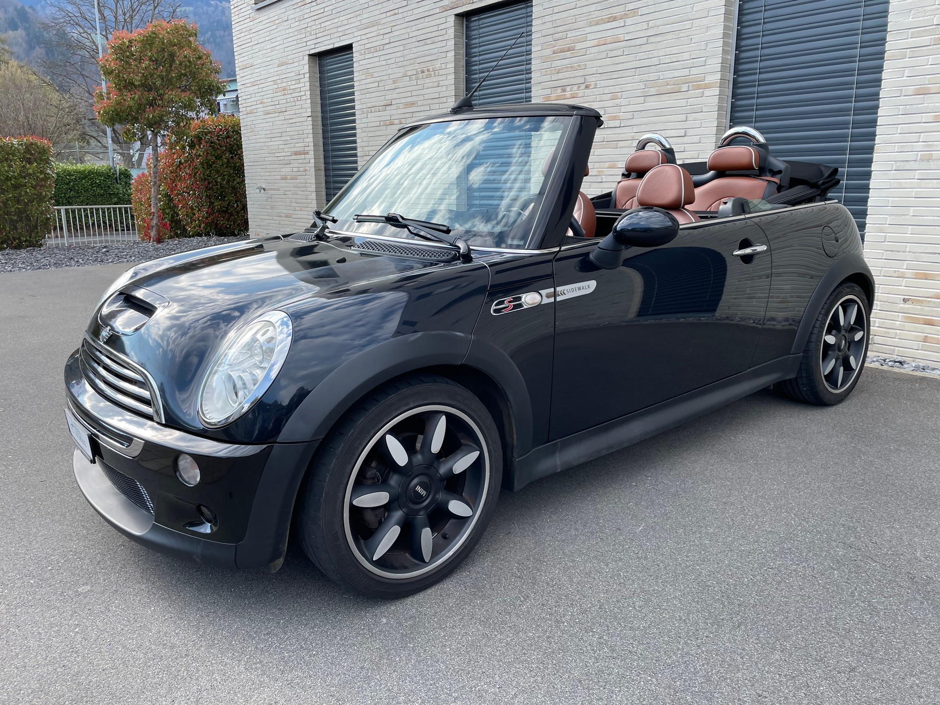 MINI Cooper S Cabriolet-image-1