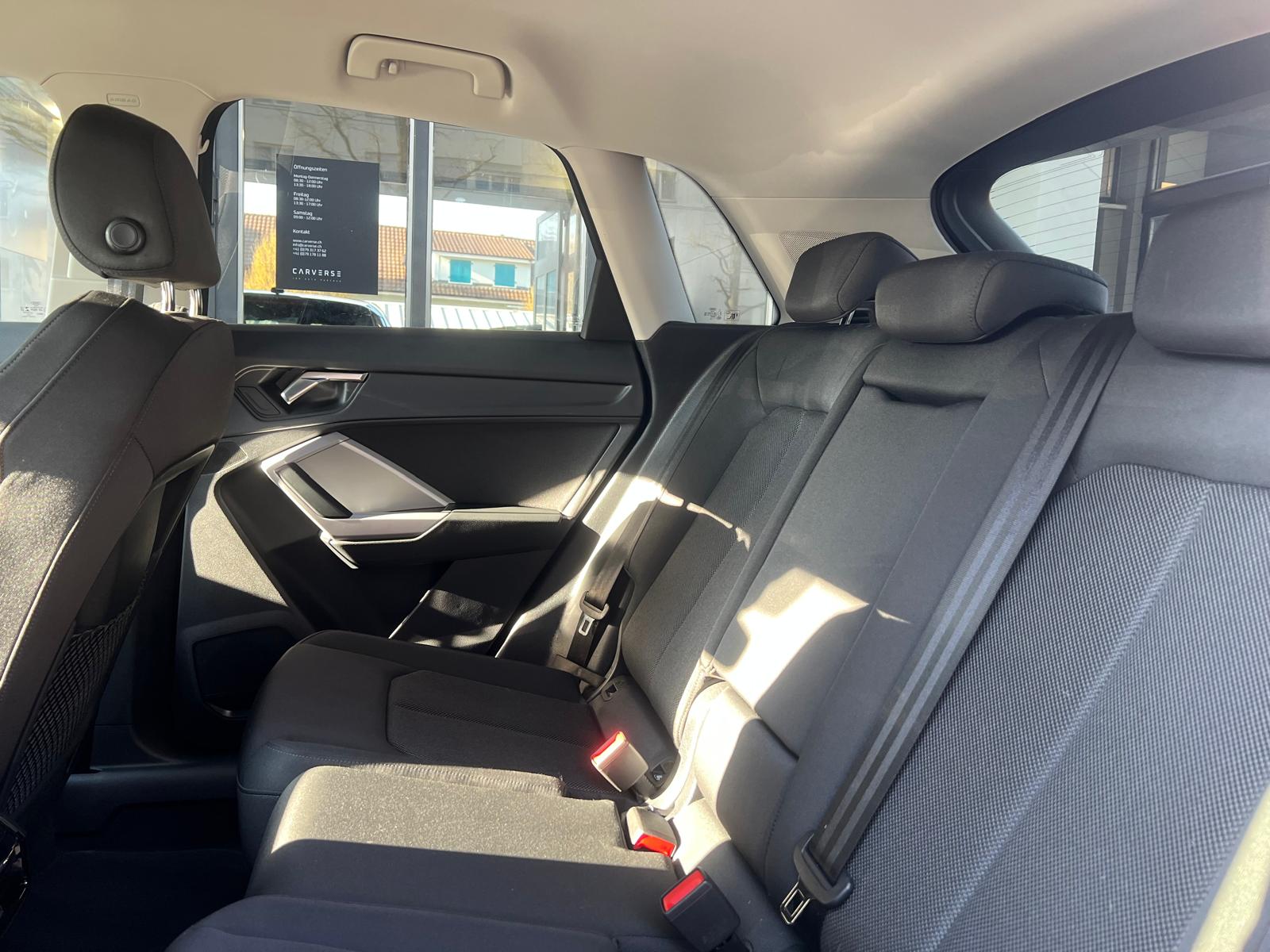 AUDI Q3 2.0 35 TDI S line quattro S-Tronic-image-8